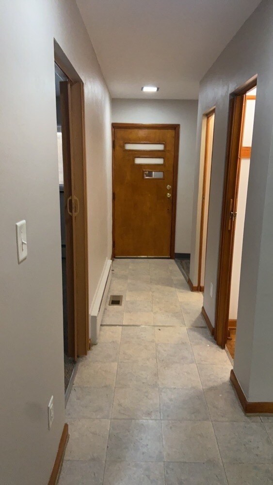 Building Photo - 536 S Main St