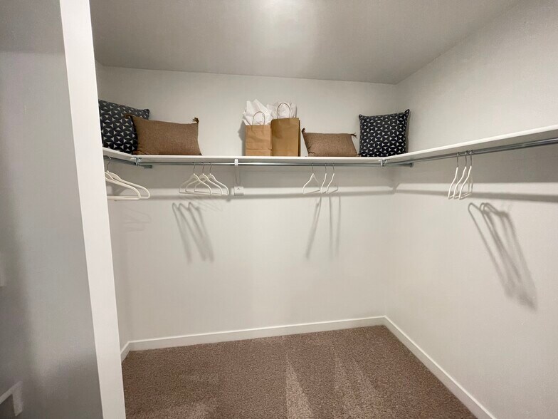 Building Photo - 1566 N Summer Spgs Cv