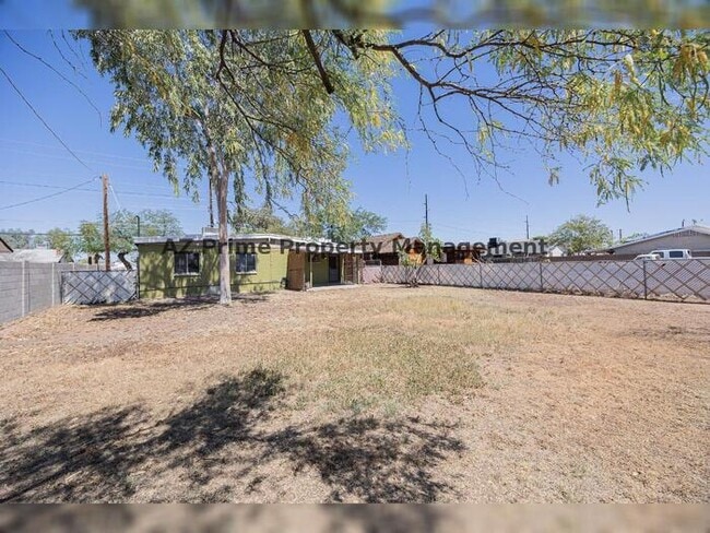 Building Photo - 1423 E Virginia Ave