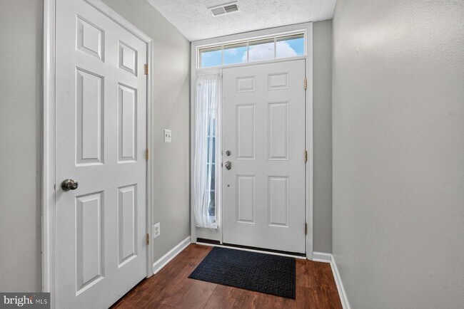 Building Photo - 711 Wineberry Way