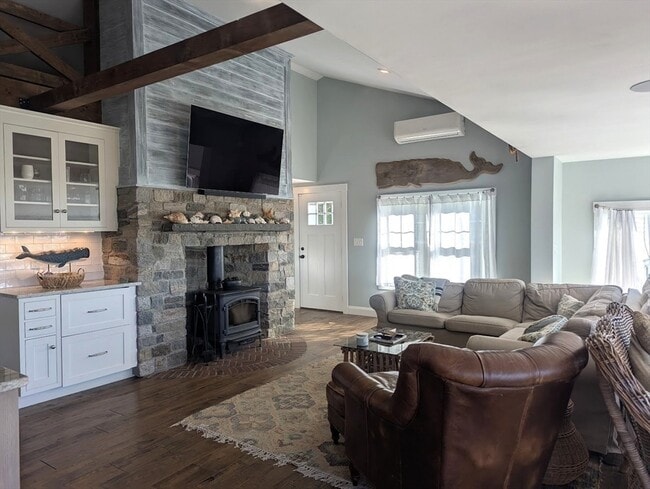 Building Photo - 37 River Rd