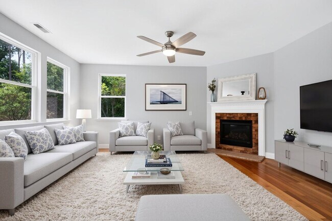 Building Photo - 4007 Jockey Club Circle