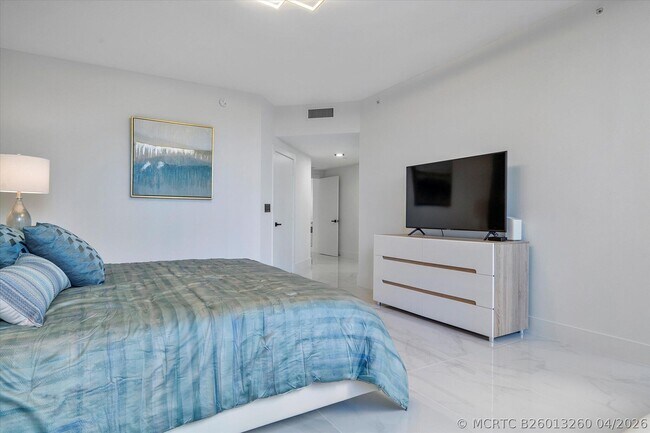 Building Photo - 3100 N Ocean Blvd
