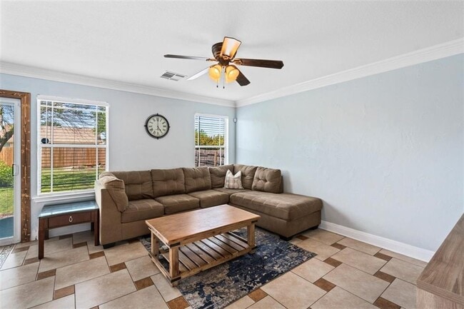 Building Photo - 220 Wegstrom St