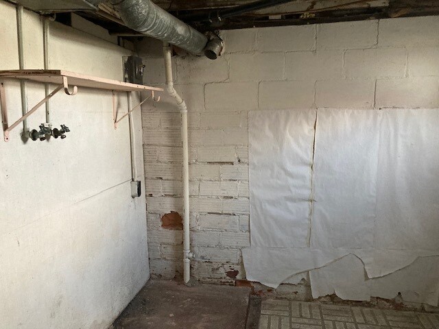 Building Photo - 1324 N Greenwich St