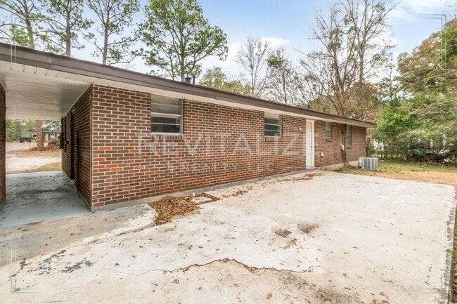 Building Photo - Newly Remodeled 4 Bed 1 Bath House in Mobile!!