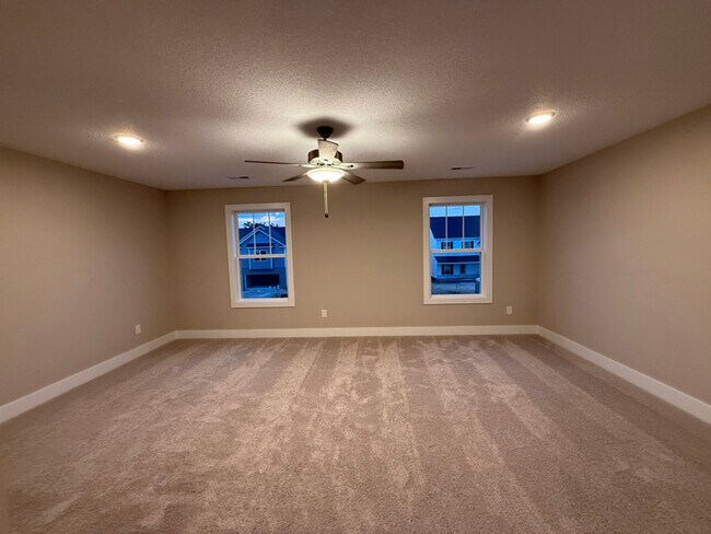 Building Photo - 2727 Farmhouse Dr