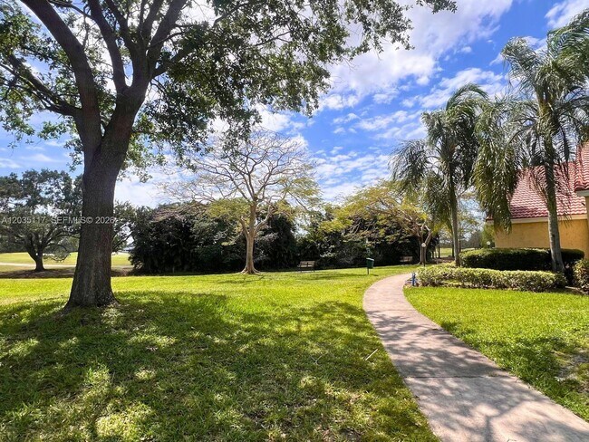 Building Photo - 12840 Vista Isles Dr