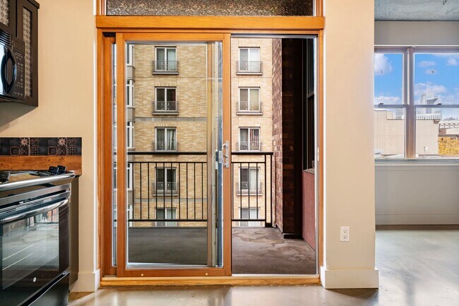 Building Photo - Old Town Lofts - South Facing Studio w/par...