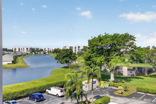 Building Photo - 7076 Huntington Ln