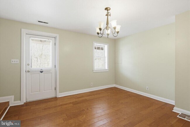 Building Photo - 947 Oella Ave