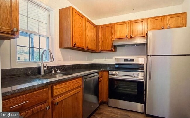 Building Photo - 916 Harwood Rd