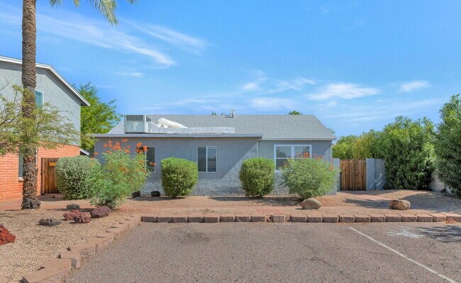 Building Photo - UPDATED PHOENIX RENTAL – 3 BED, 2 BATH NEAR SHOPS, DINING & TRAILS