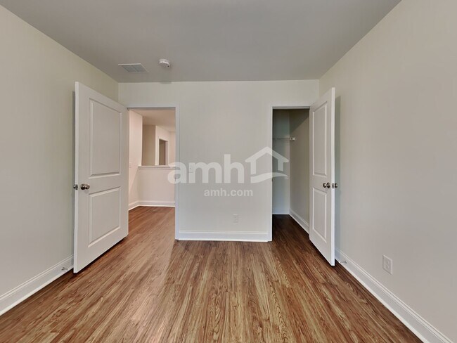 Building Photo - 234 Swan Dr