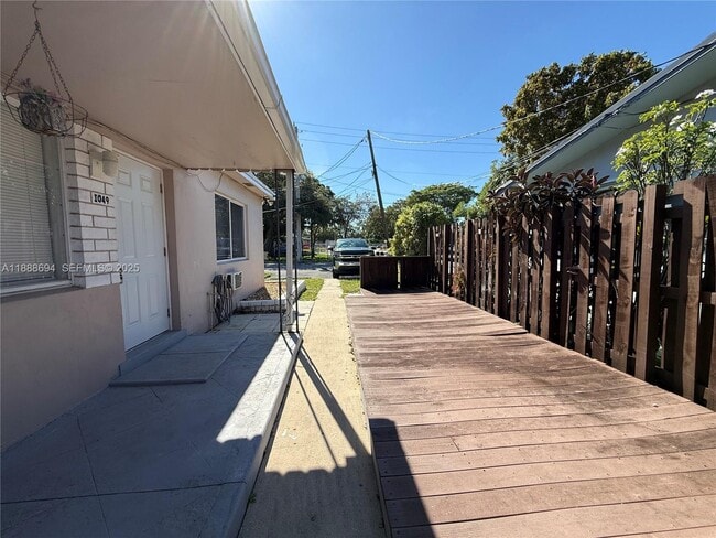 Building Photo - 1049 SW 3rd St