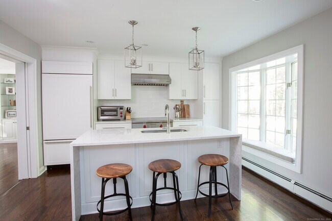 Building Photo - 38 Berndale Dr