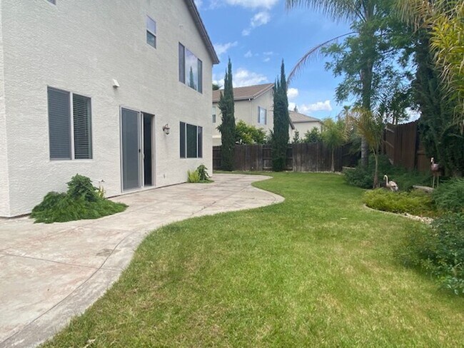 Building Photo - Immaculate home in W. Roseville!