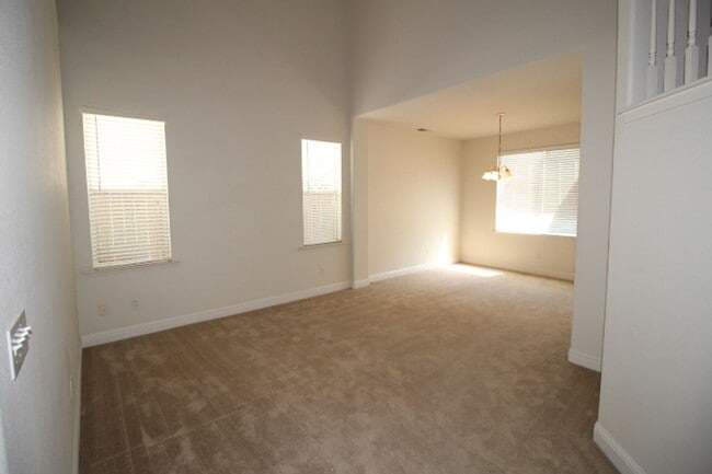 Building Photo - 2475 Deauville Cir