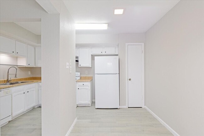 Building Photo - 10254 Bridgeland Ln