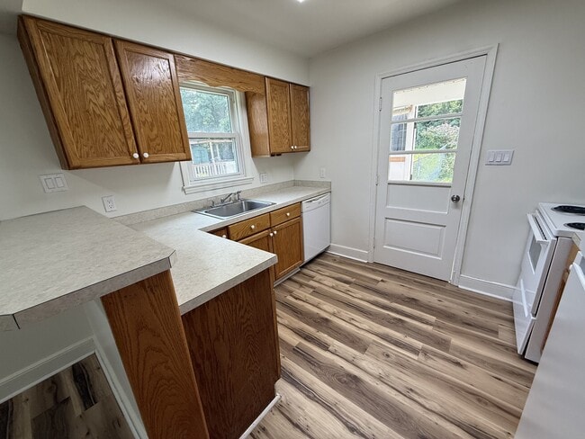 Building Photo - 1302 Highland Ave
