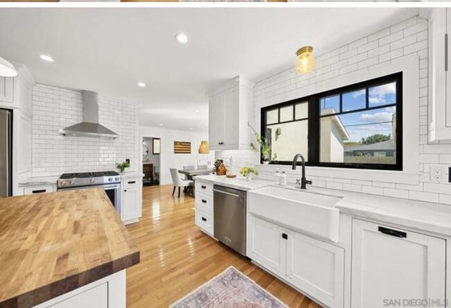 Building Photo - 229 Carnation Ave