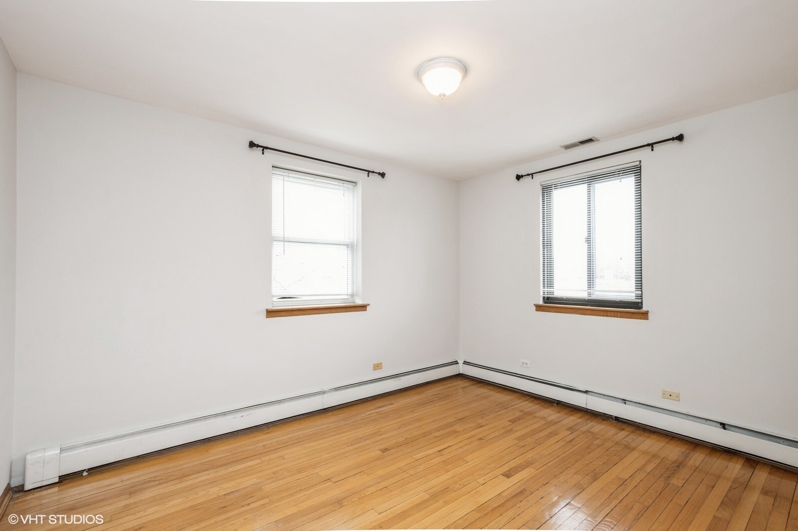 Building Photo - 2843 W Arthur Ave