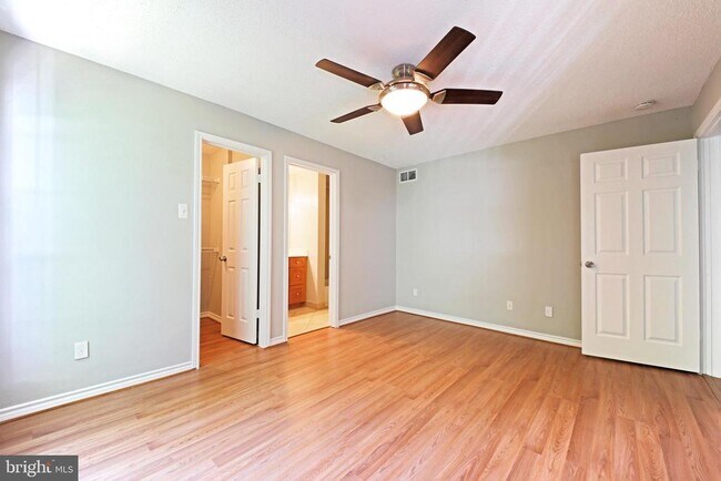 Building Photo - 1503 Lincoln Way