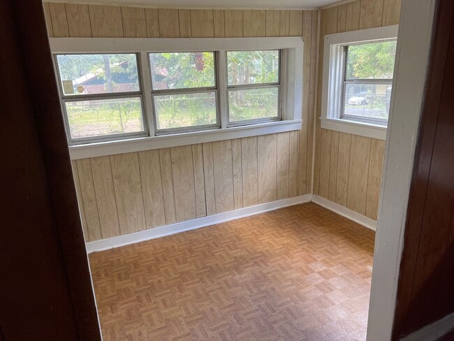 Building Photo - comfortable and convenient 2 bedroom 1 bathroom