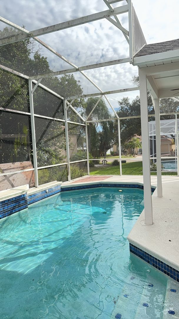 Building Photo - Beautiful Hunter’s Creek Pool Home!