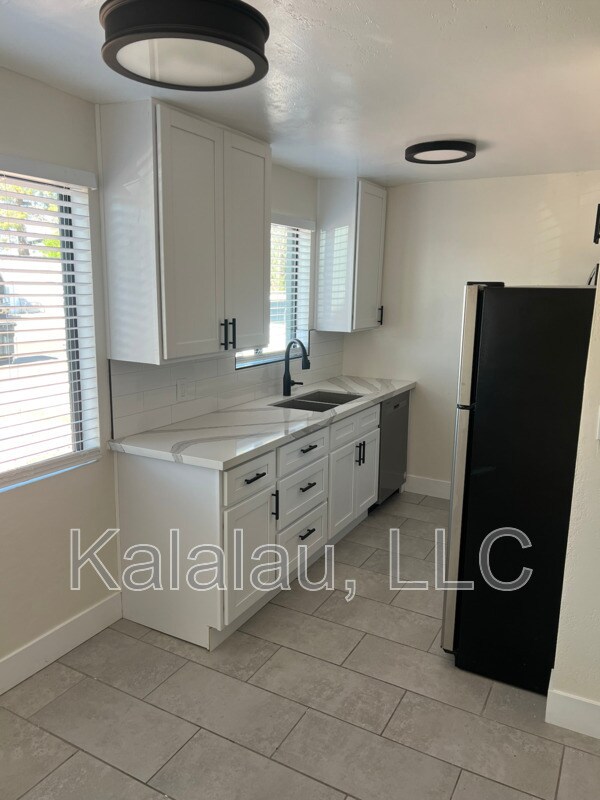 Building Photo - 6813 E Avalon Dr