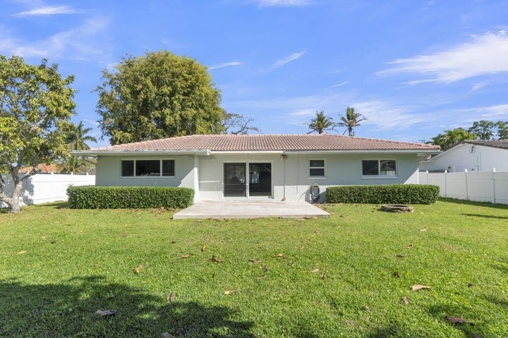 Building Photo - 1180 SW 17th St