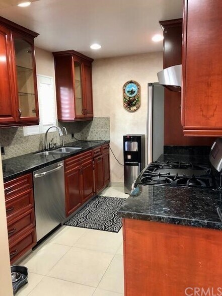 kitchen - 212 N Jackson St