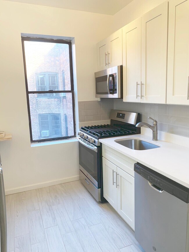 Building Photo - 29-33-33 51st St