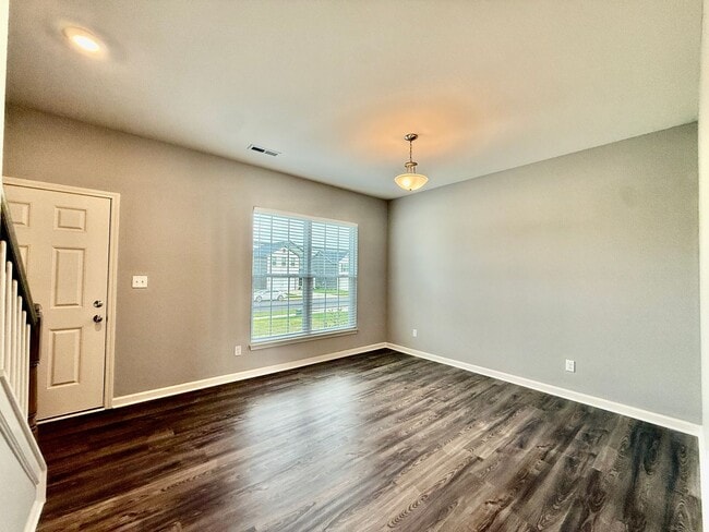 Building Photo - Move in now and pay NO RENT for the rest o...