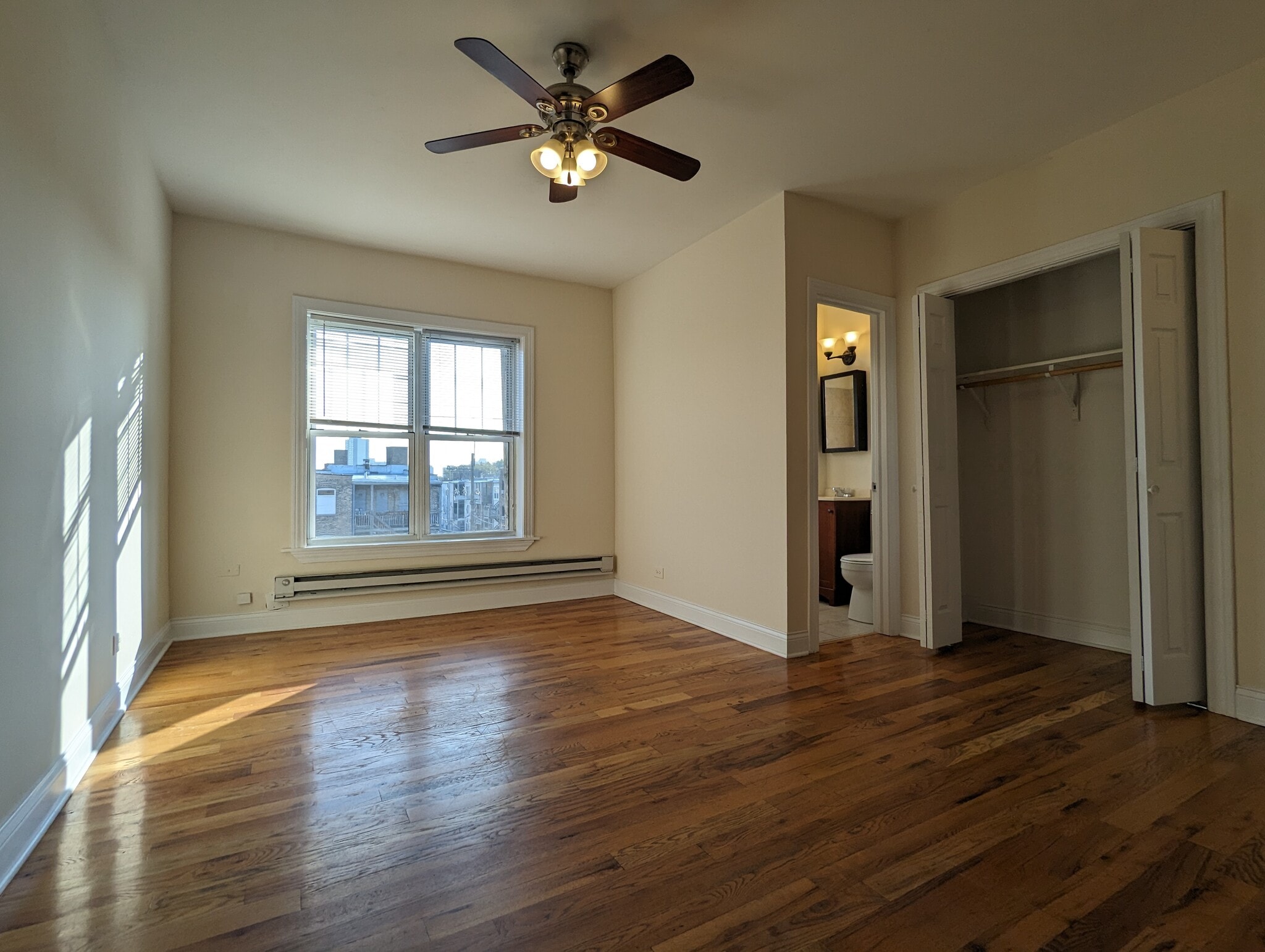 Building Photo - 953 W Cornelia Ave