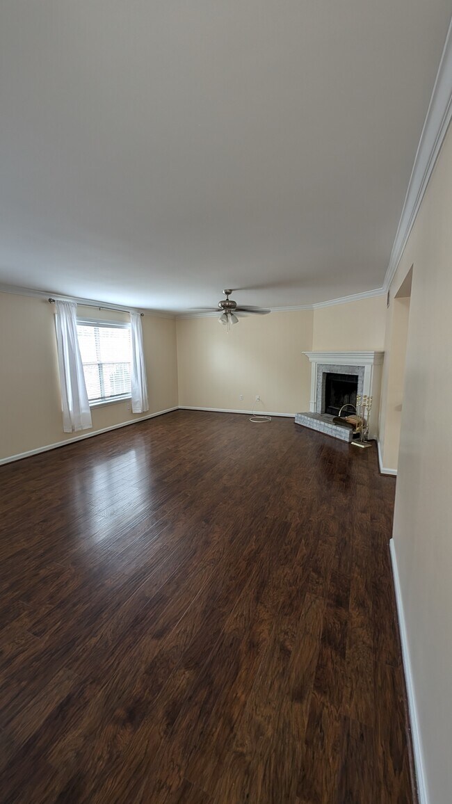 Building Photo - 1185 Ashford Ln