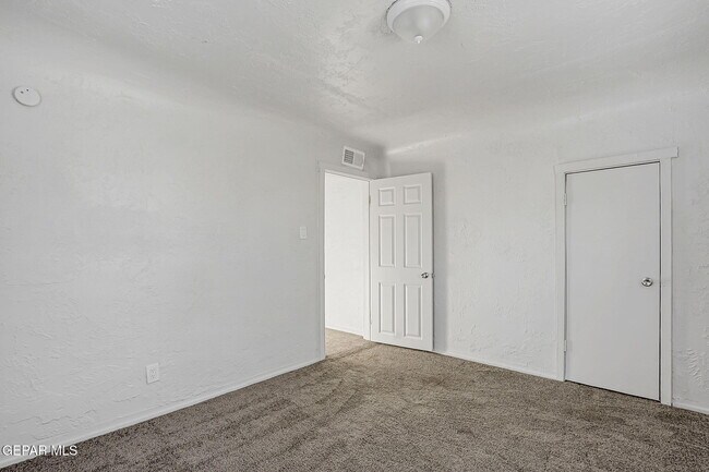 Building Photo - 580 Chula Vista St