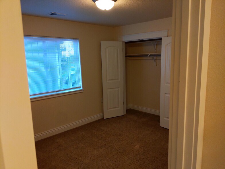 Building Photo - 115 Montalto Dr