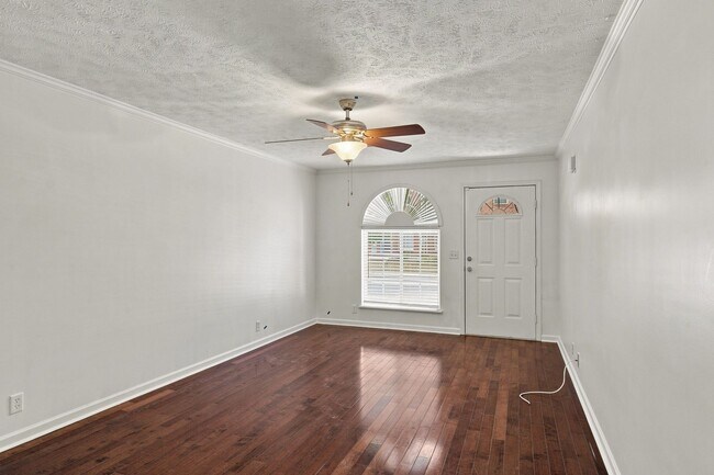 Building Photo - 2120 Lebanon Pike