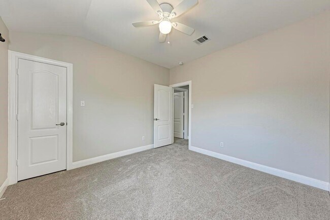 Building Photo - 500 Tyree Rd