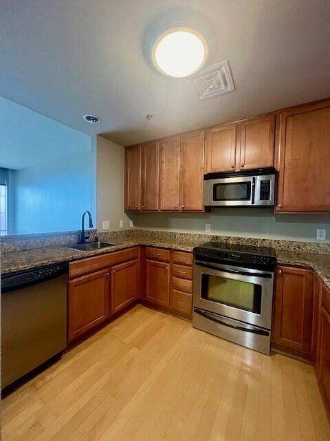 Building Photo - 105 Christina Landing Dr