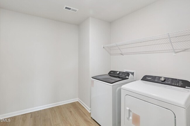 Building Photo - Spacious 5 Bedroom, 3 Bath Home with Loft & Main Level Bedroom - Move in Ready