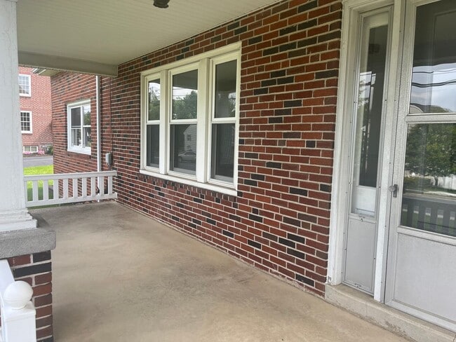 Building Photo - Beautiful 5-Bedroom Home in East Cocalico ...