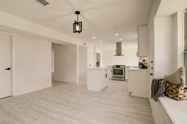 Building Photo - 7926 Windy Creek Dr