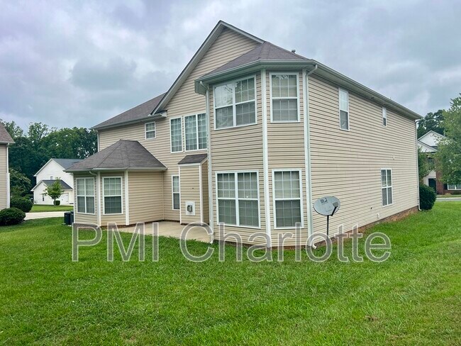 Building Photo - 7001 Mountain Top Ct