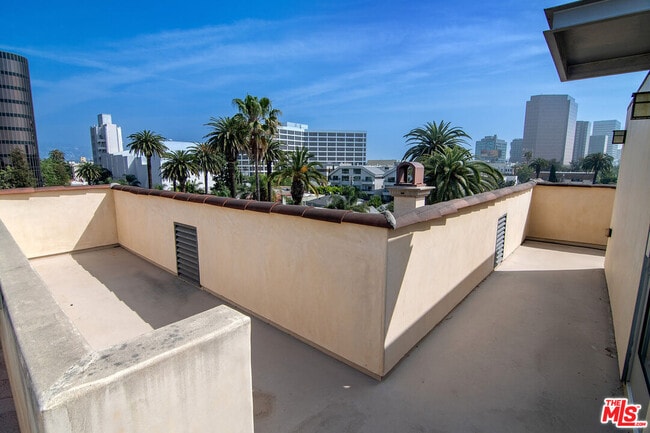 Building Photo - 225 S Hamilton Dr