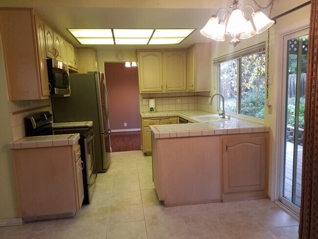 Building Photo - 2650 Bloomfield Ct