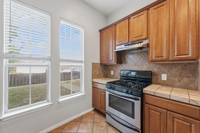 Building Photo - 5102 Caswell Ave