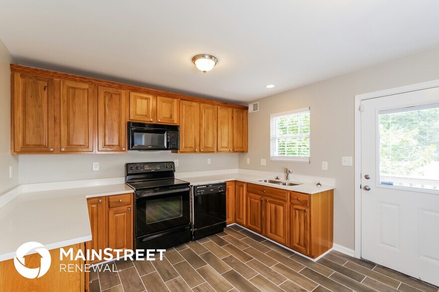 Building Photo - 3720 Sonoma Ln