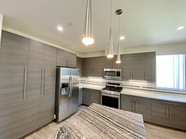 Building Photo - 6437 86th